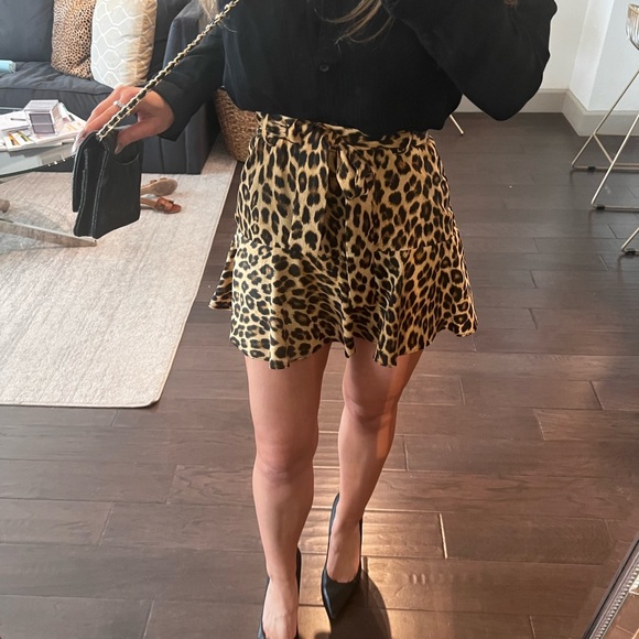 Xs zara leopard print skirt (shorts inside) worn once - Picture 3 of 8